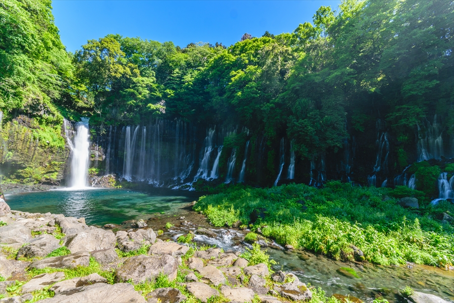 静岡県　白糸の滝　駐車場からすぐ絶景の滝